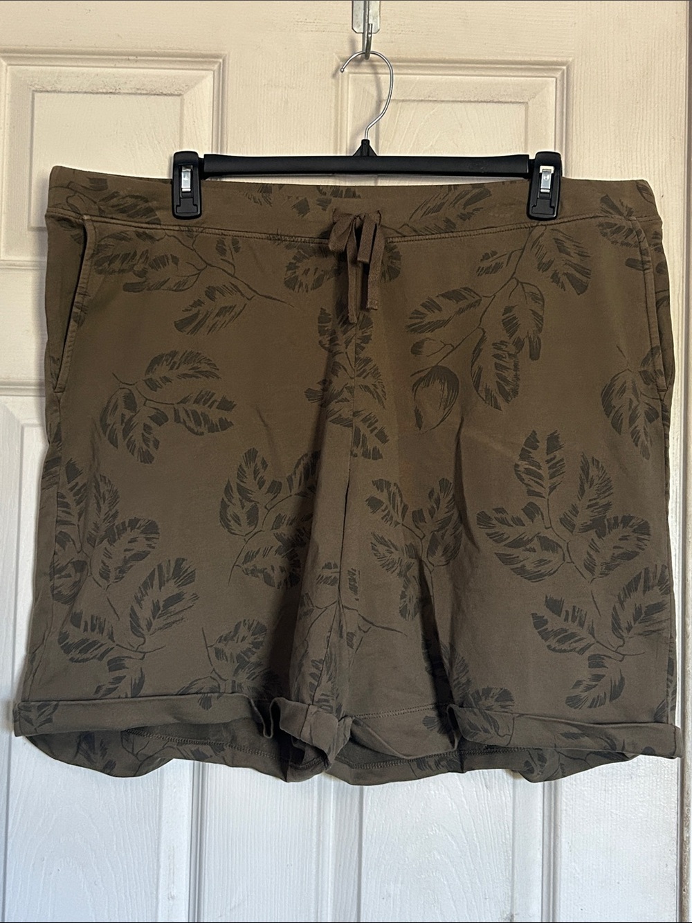 J. Jill Olive Green Leaf-Print Pull-On Shorts